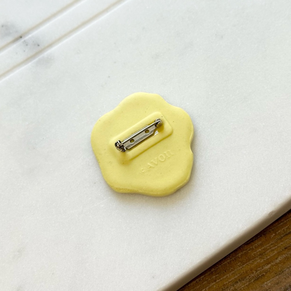 Vintage Avon Ceramic Pansy Flower Brooch View 4